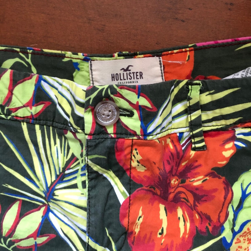 Tropical Print Shorts - Picture 3 of 4